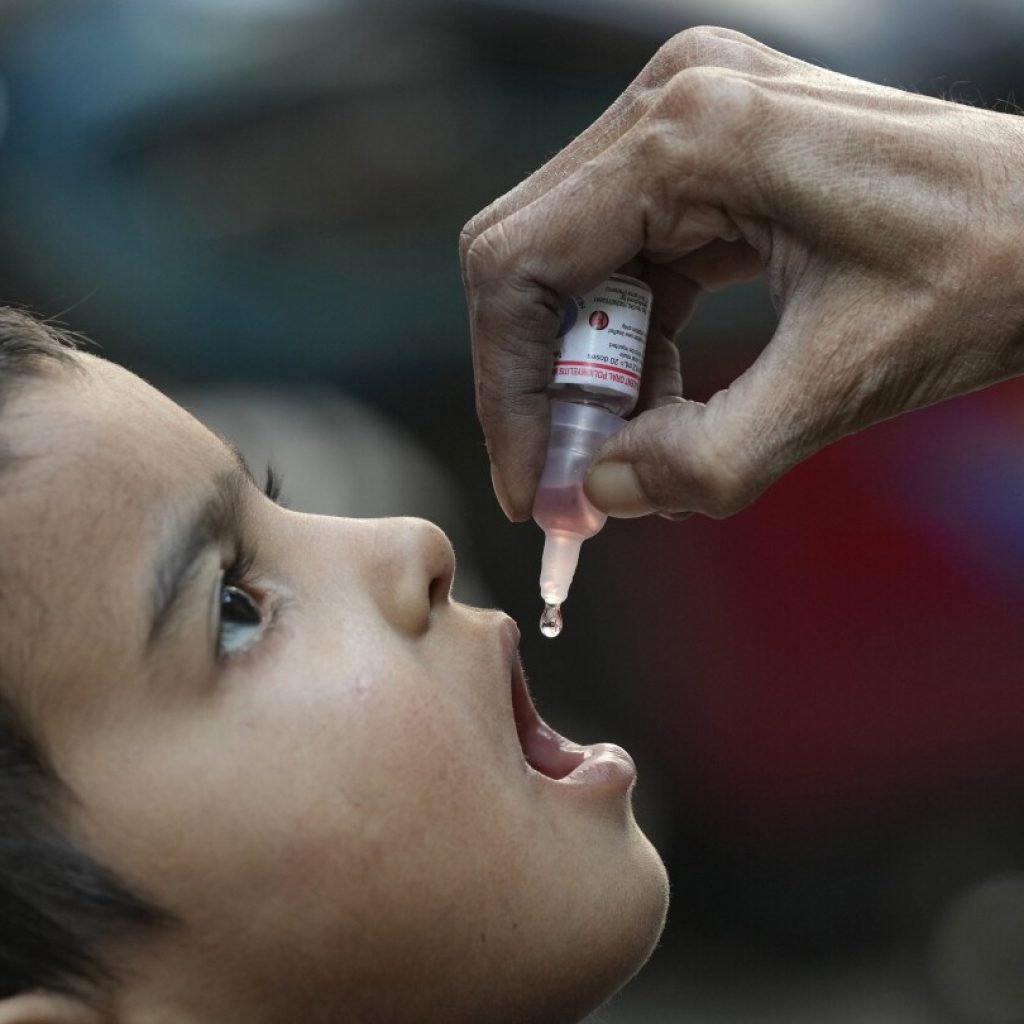 Pakistani officer wounded in attack on polio workers dies, raising bombing death toll to 7 | AP News