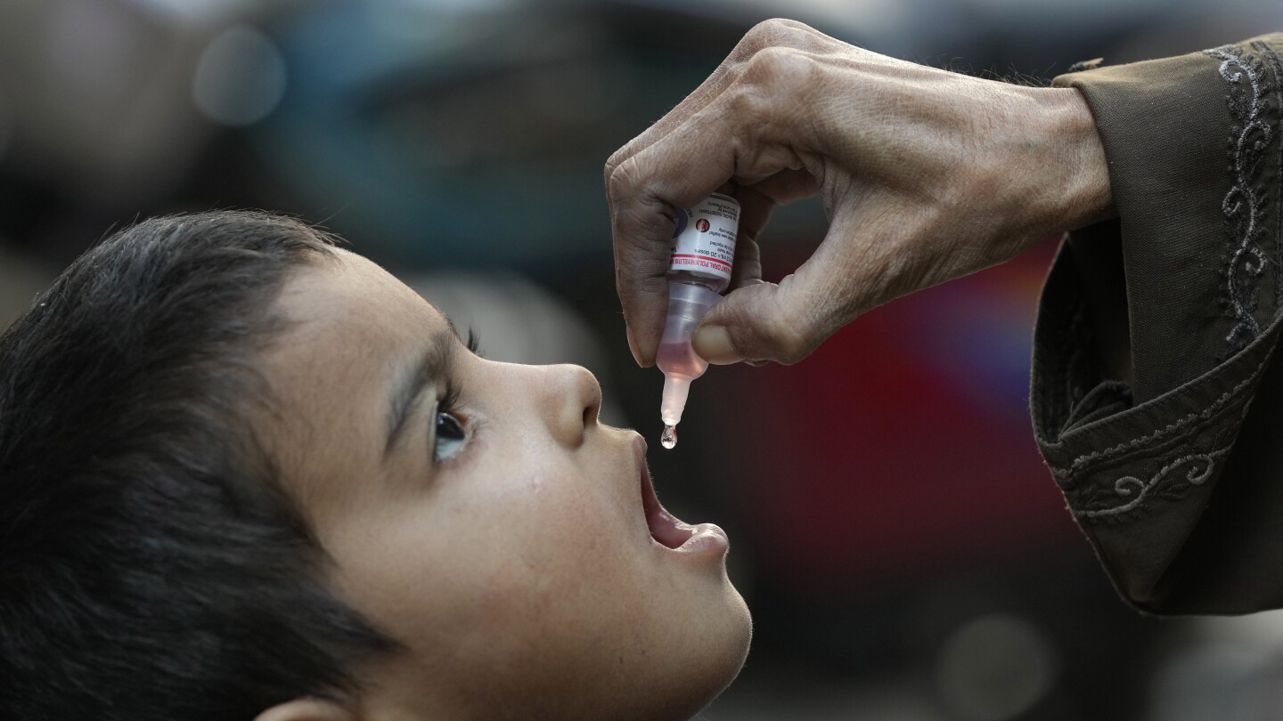 Pakistani officer wounded in attack on polio workers dies, raising bombing death toll to 7 | AP News