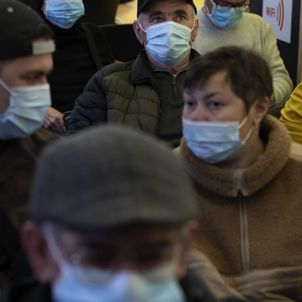 Spain makes face masks mandatory in hospitals and clinics after a spike in respiratory illnesses | AP News