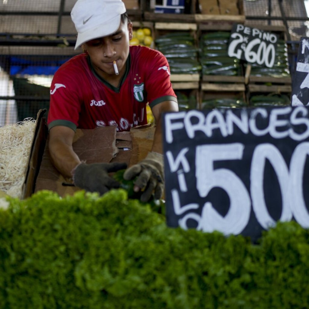 Argentina’s annual inflation soars to 211.4%, the highest in 32 years | AP News