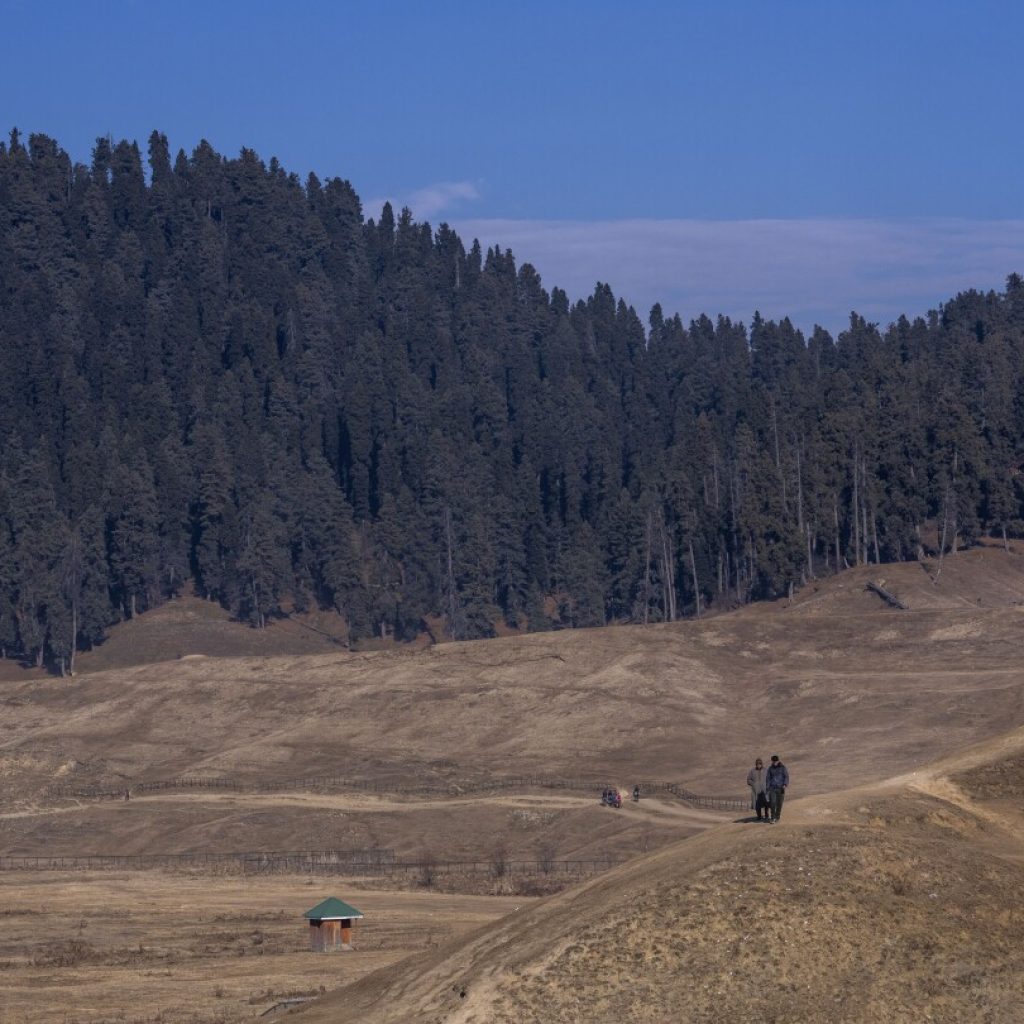 Kashmir residents suffer through a dry winter waiting for snow. Experts point to climate change | AP News