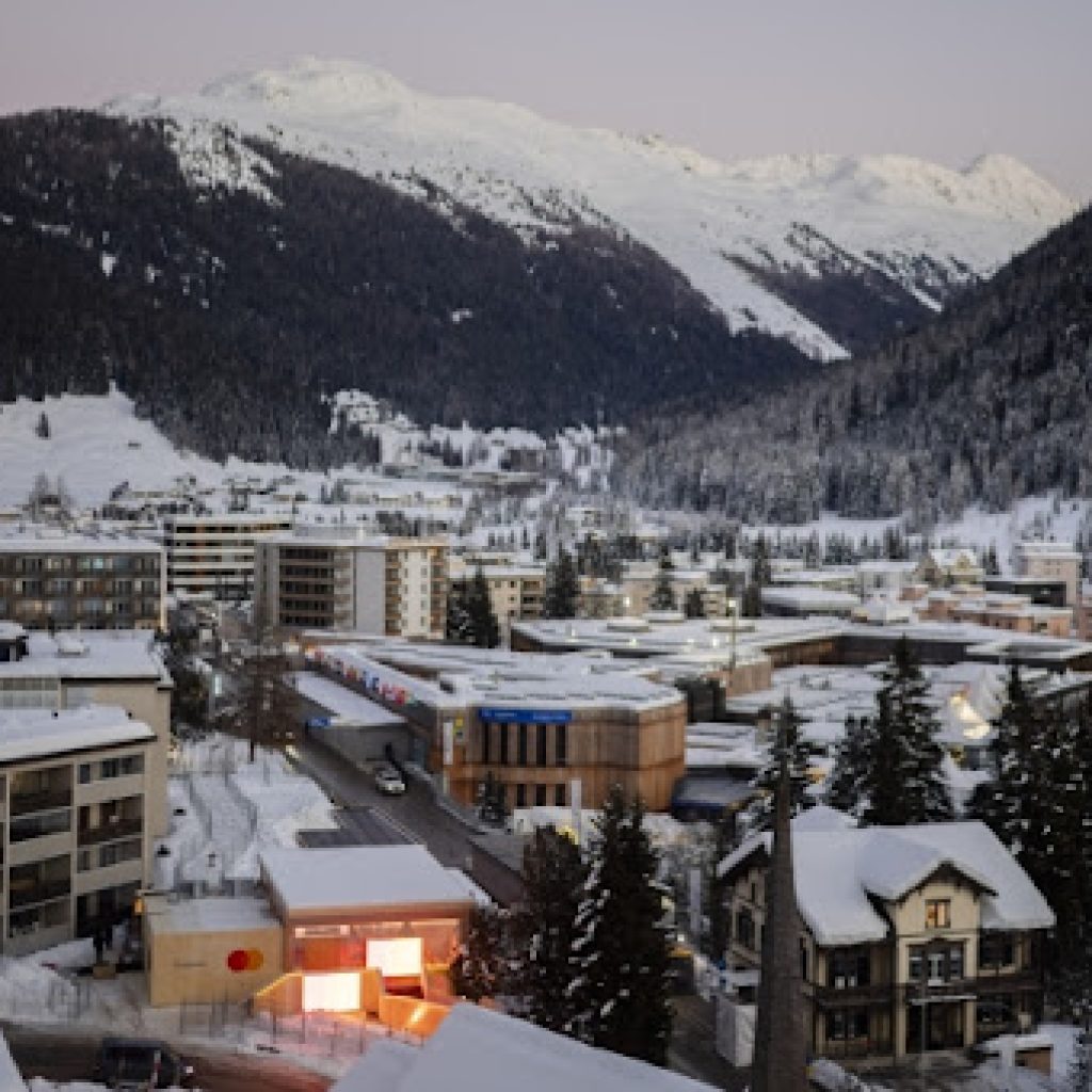 Stano: Lajčak će u Davosu imati odvojene sastanke s Vučićem i Kurtijem