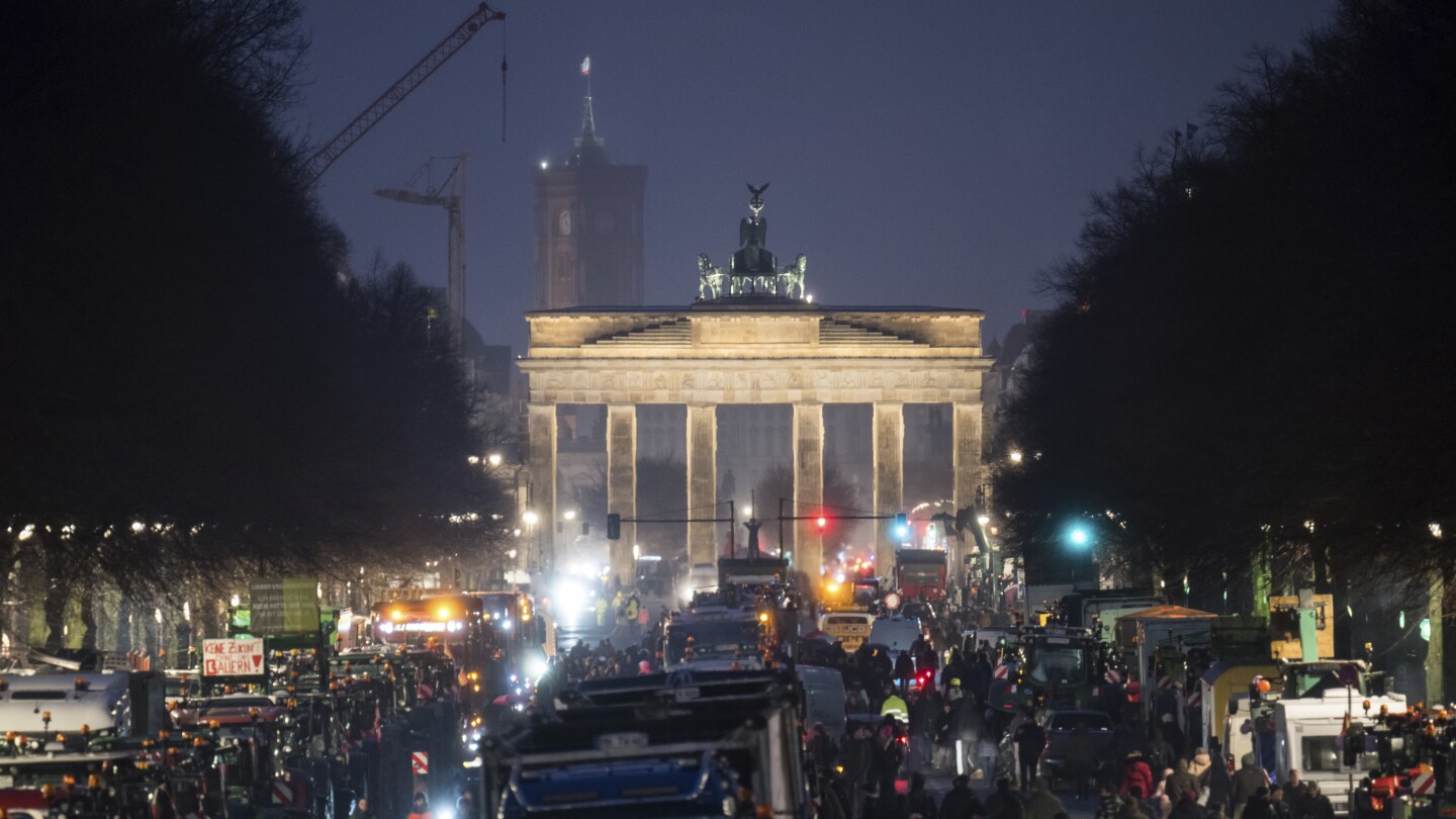 Columns of tractors gather in Berlin for the climax of a week of protests by farmers | AP News