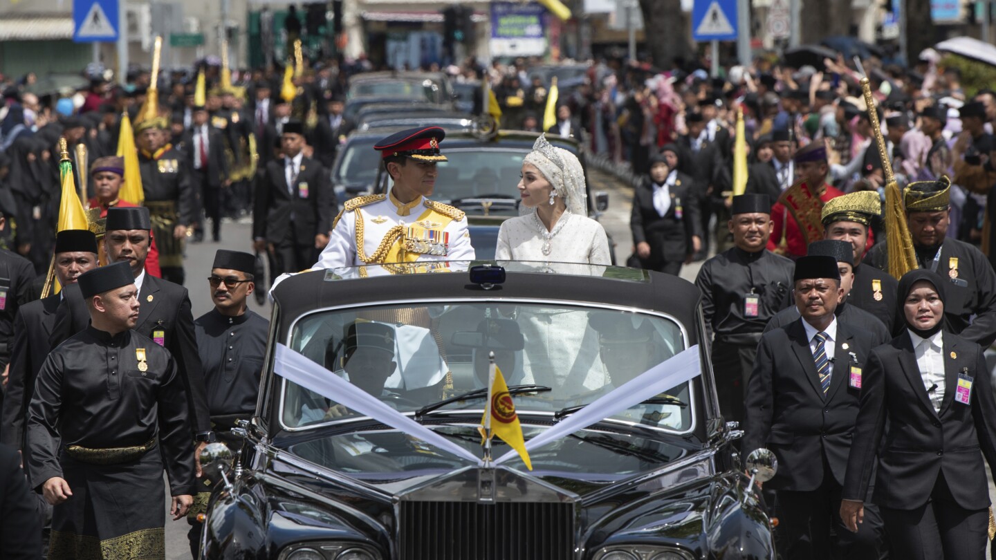 Brunei’s newlywed Prince Mateen and his commoner wife to be feted at the end of lavish celebrations | AP News