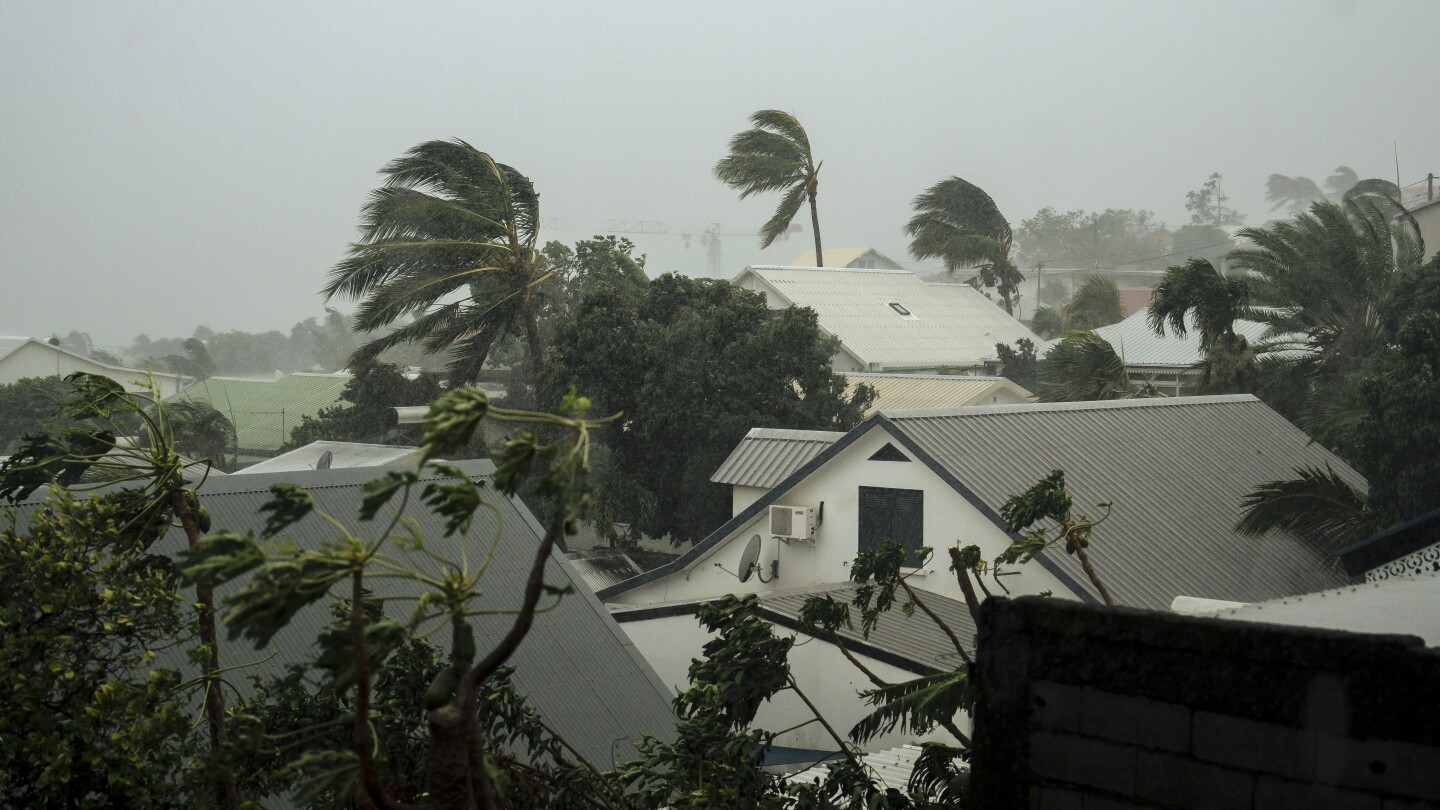 Tropical Cyclone Belal hits the French island of Reunion. Nearby Mauritius is also on high alert | AP News