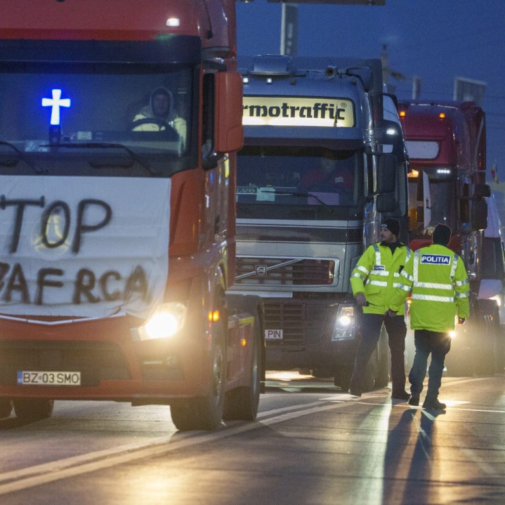 Romanian truck drivers and farmers protest as talks with the government fail to reach an agreement | AP News