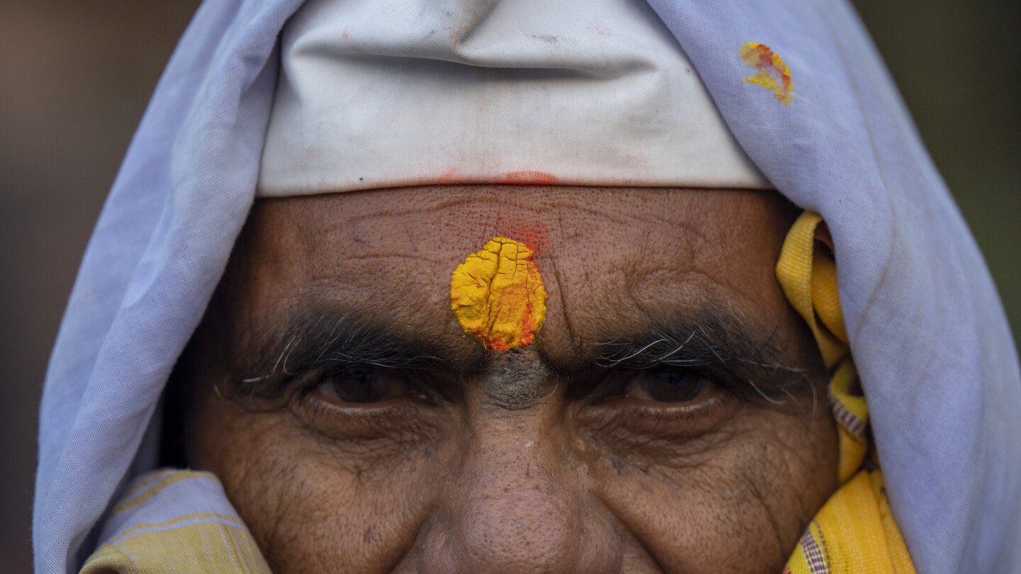 Indian pilgrims throng Nepal’s most revered Hindu temple, Pashupatinath | AP News