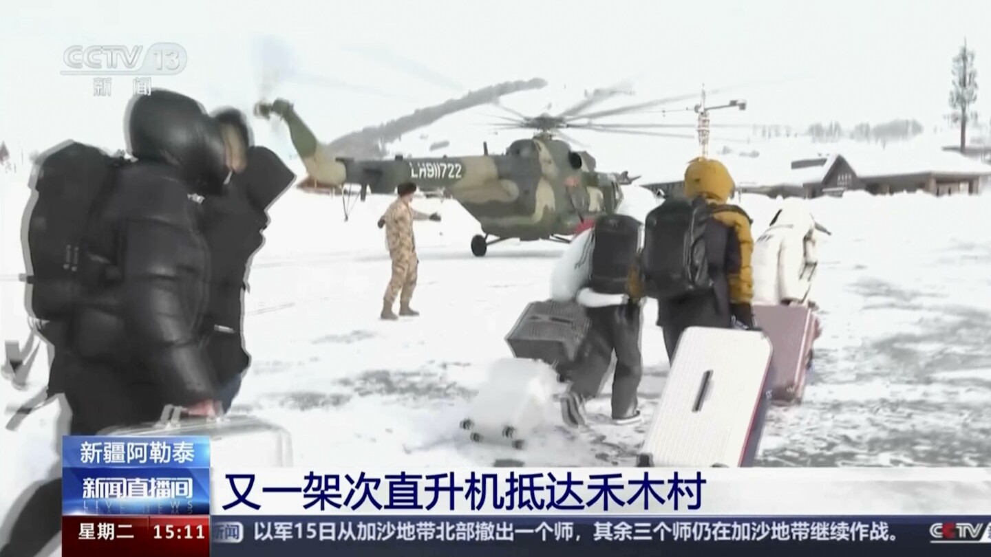 Evacuation underway for stranded tourists after avalanches trap 1,000 people in China | AP News