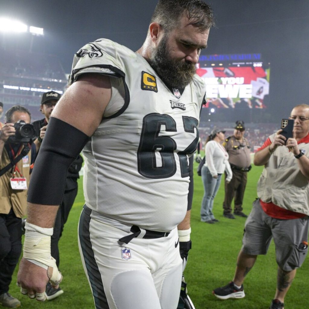 Eagles’ Jason Kelce tells teammates he’s retiring, sources say | AP News