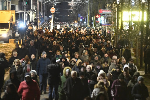 AFP: Sporni izbori u Srbiji – nekoliko hiljada demonstranata u Beogradu