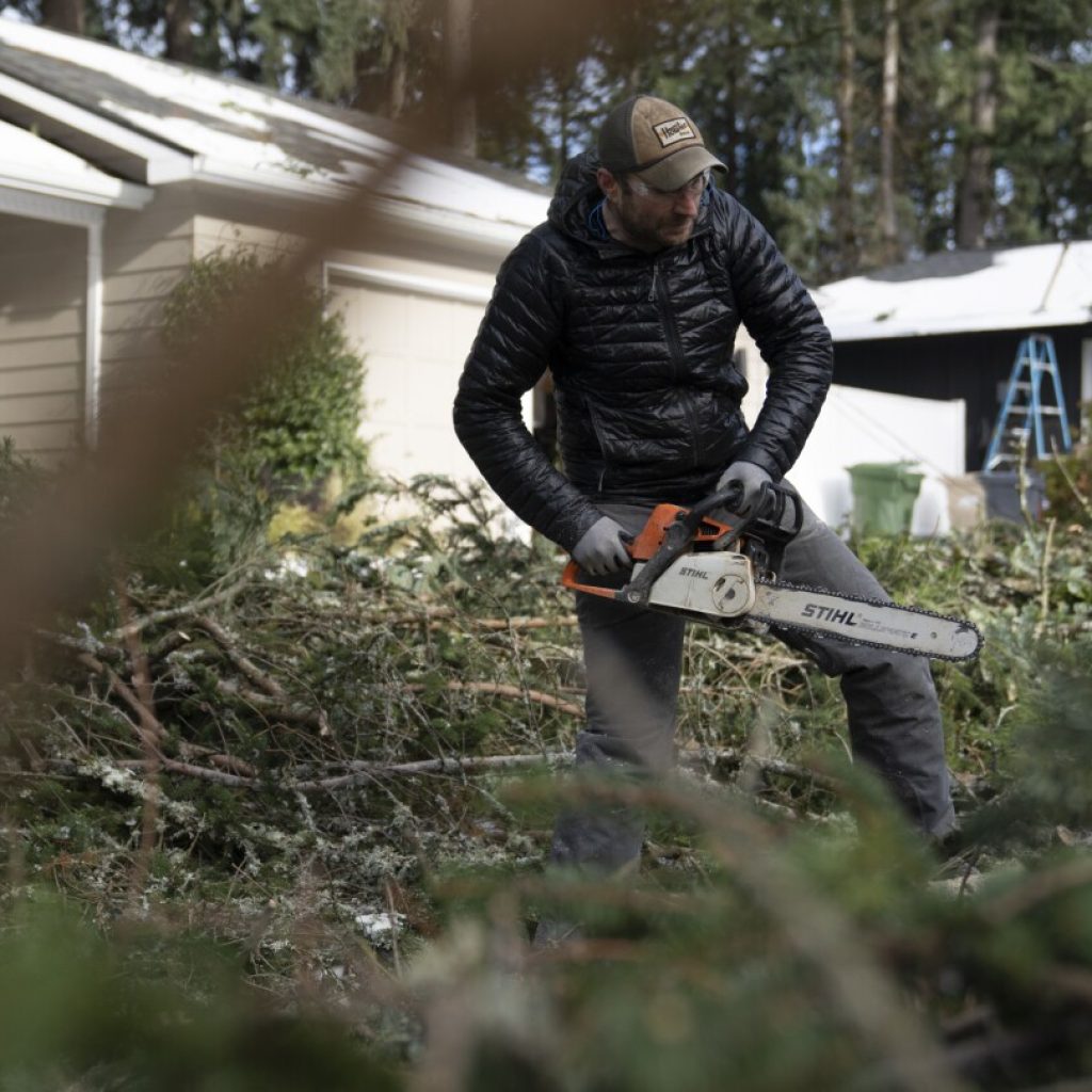 The Pacific Northwest braces for a new round of ice and freezing rain after deadly weekend storm | AP News