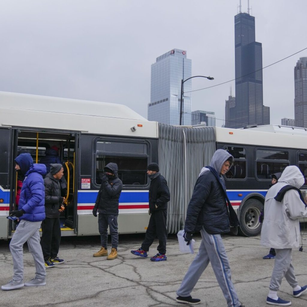 Freezing temperatures complicate Chicago’s struggles to house asylum-seekers | AP News