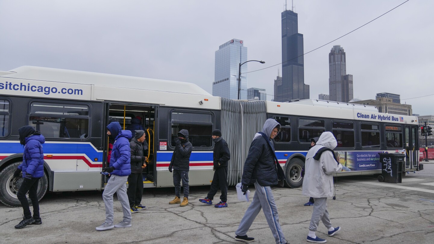 Freezing temperatures complicate Chicago’s struggles to house asylum-seekers | AP News