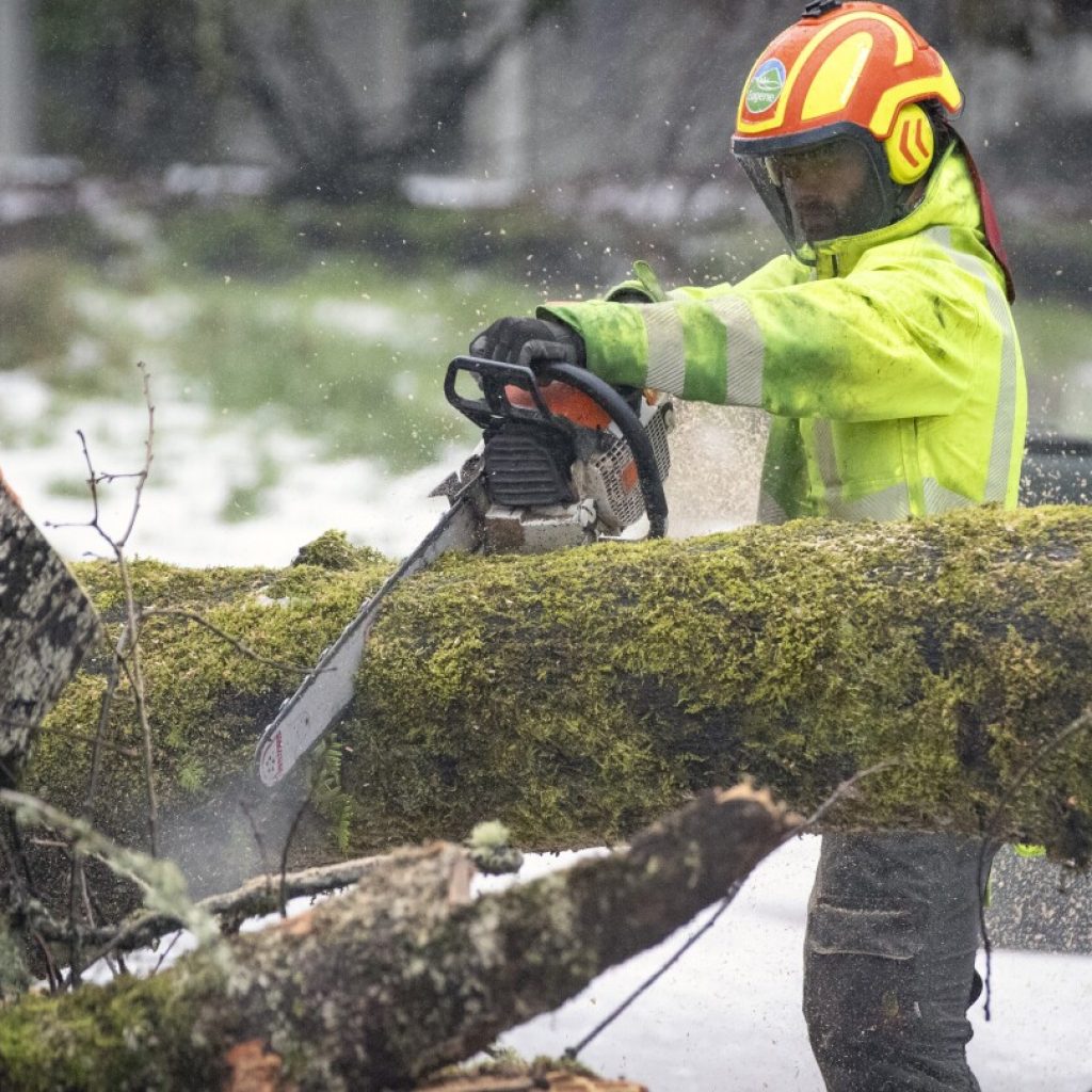 Icy blast gripping US blamed for 14 deaths in Tennessee, as Oregon braces for another round of cold | AP News