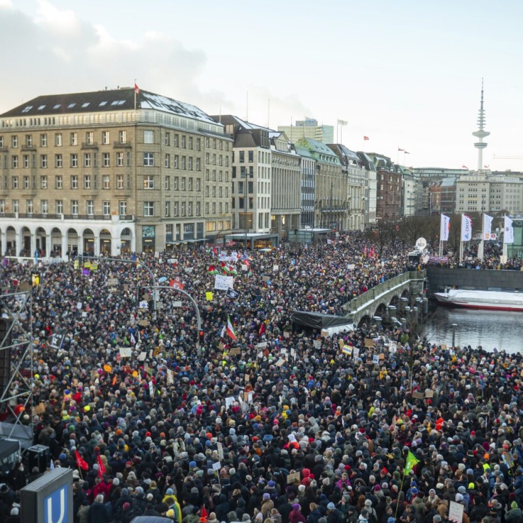 Tens of thousands pack into a protest in Hamburg against Germany’s far right | AP News