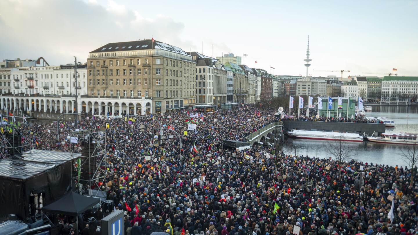 Tens of thousands pack into a protest in Hamburg against Germany’s far right | AP News