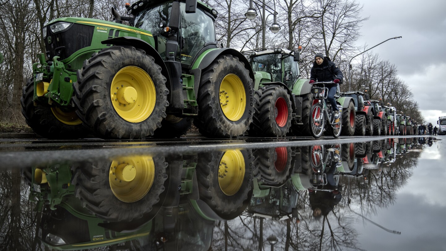 Protests by farmers and others in Germany underline deep frustration with the government | AP News