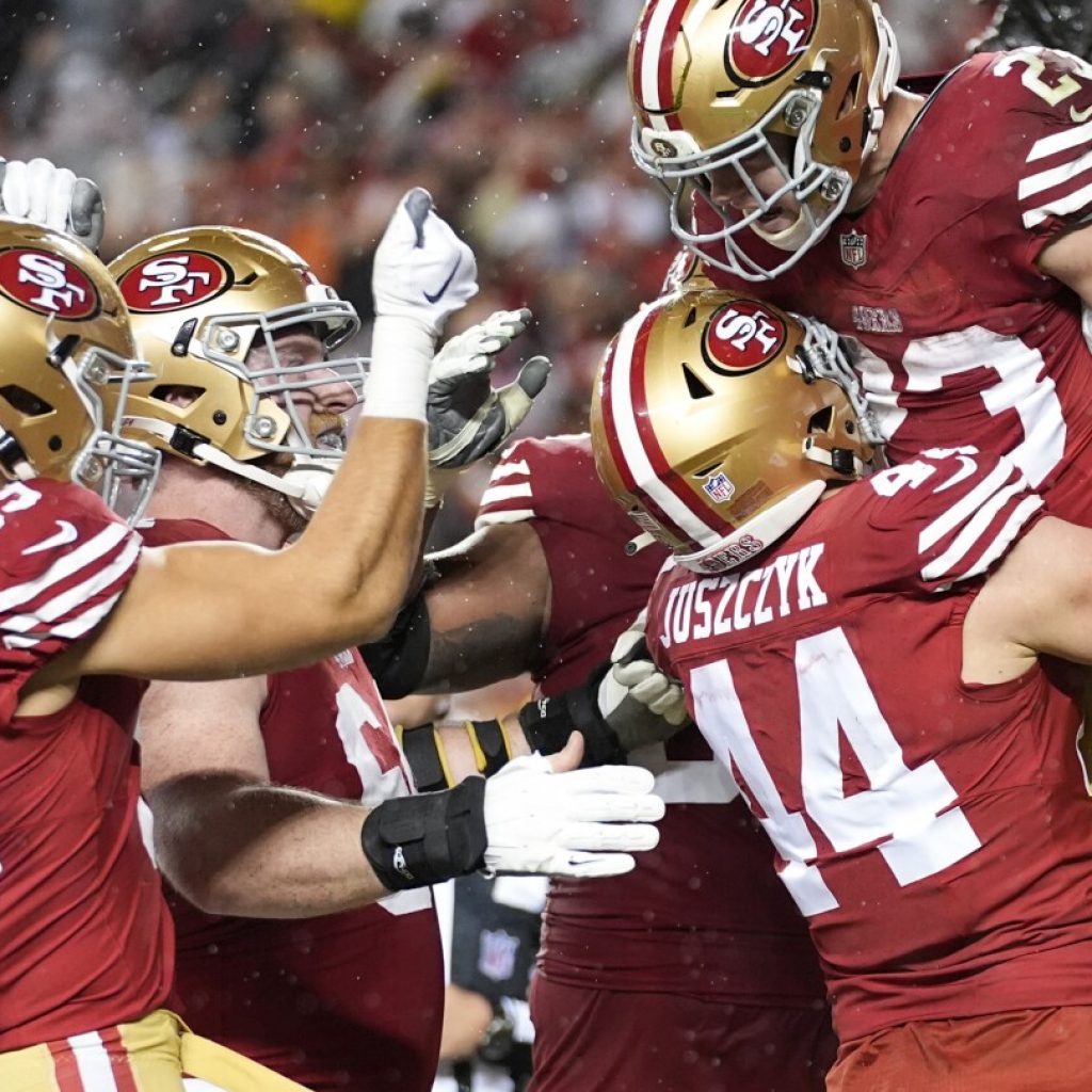 Christian McCaffrey’s go-ahead TD rallies 49ers to 24-21 playoff win over Packers | AP News