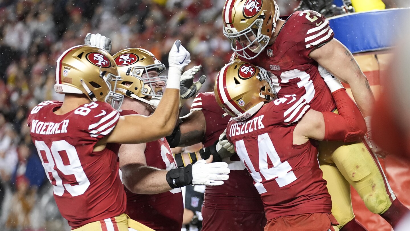 Christian McCaffrey’s go-ahead TD rallies 49ers to 24-21 playoff win over Packers | AP News