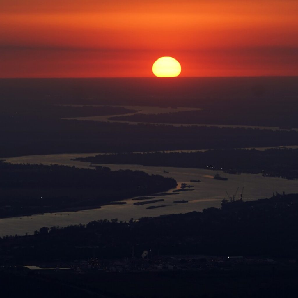 Latest EPA assessment shows almost no improvement in river and stream nitrogen pollution | AP News