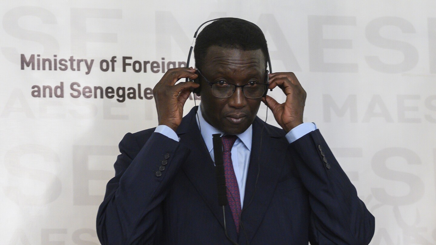 Two opposition leaders in Senegal are excluded from the final list of presidential candidates | AP News