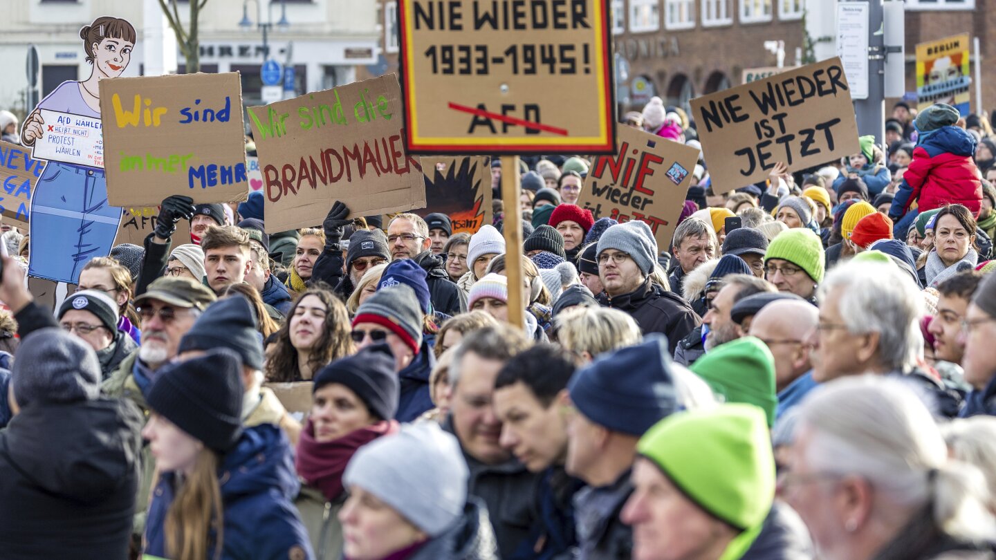 Across Germany, anti-far right protests draw hundreds of thousands – in Munich, too many for safety | AP News