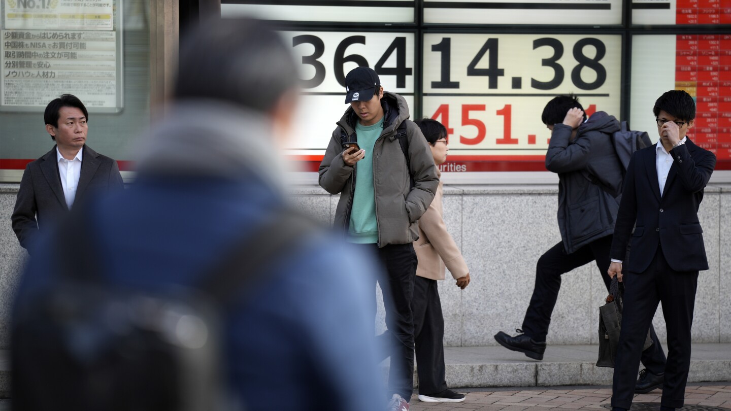 Stock market today: Asian shares mixed after Wall Street gains, Hong Kong stocks near 15-month low | AP News