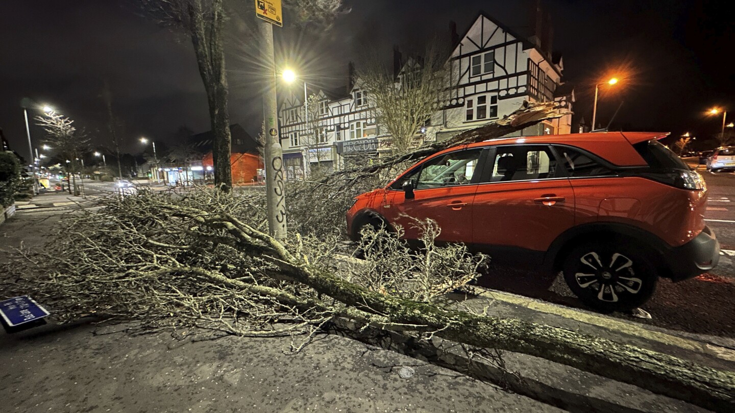 Storm Isha batters UK and Ireland and leaves thousands without power | AP News