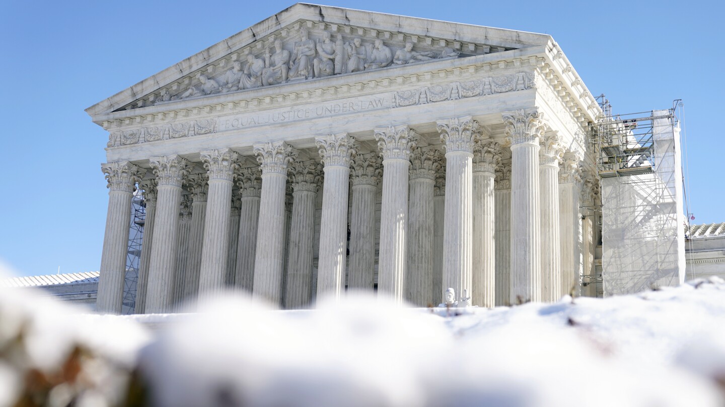 US-Mexico border: Supreme Court allows feds to cut razor wire Texas installed | AP News