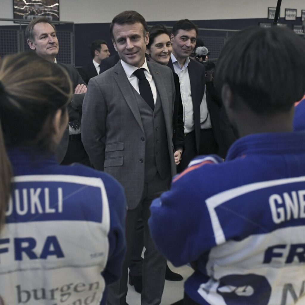 France’s president seeks a top-5 medal ranking for his country at the Paris Olympics | AP News