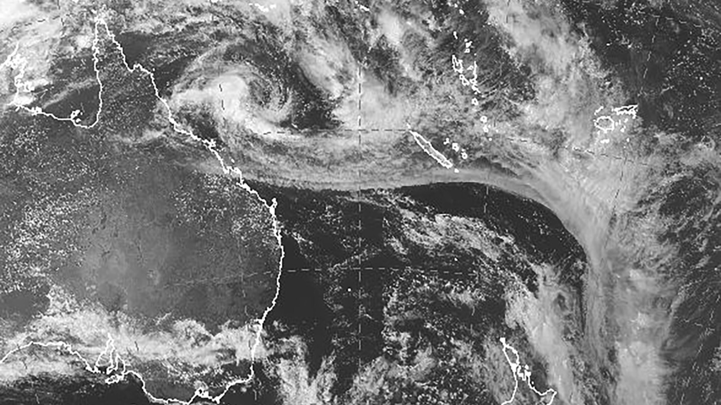 Tropical low off northeast Australia reaches cyclone strength | AP News