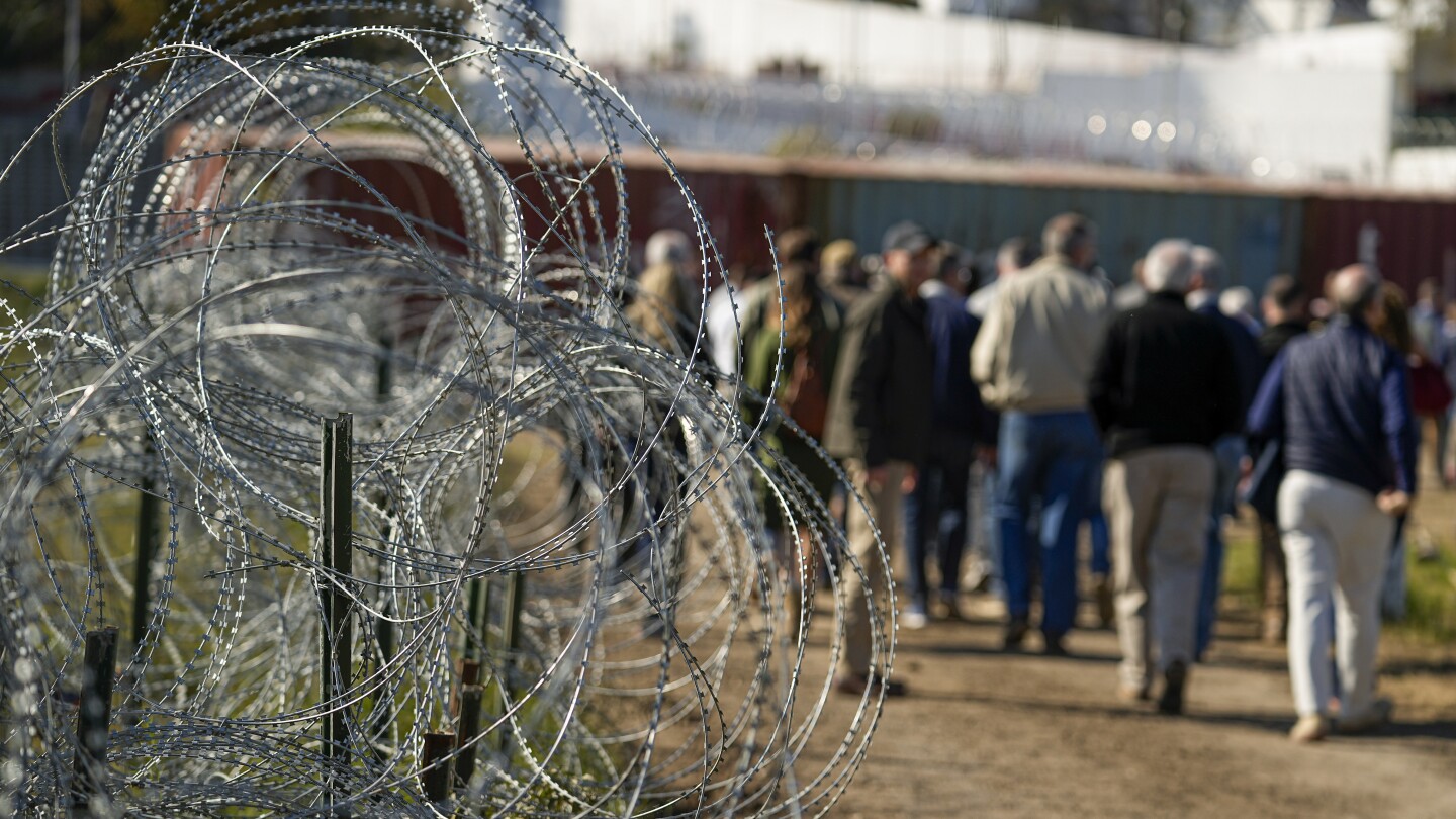 Biden administration renews demand for Texas to allow Border Patrol to access a key park | AP News