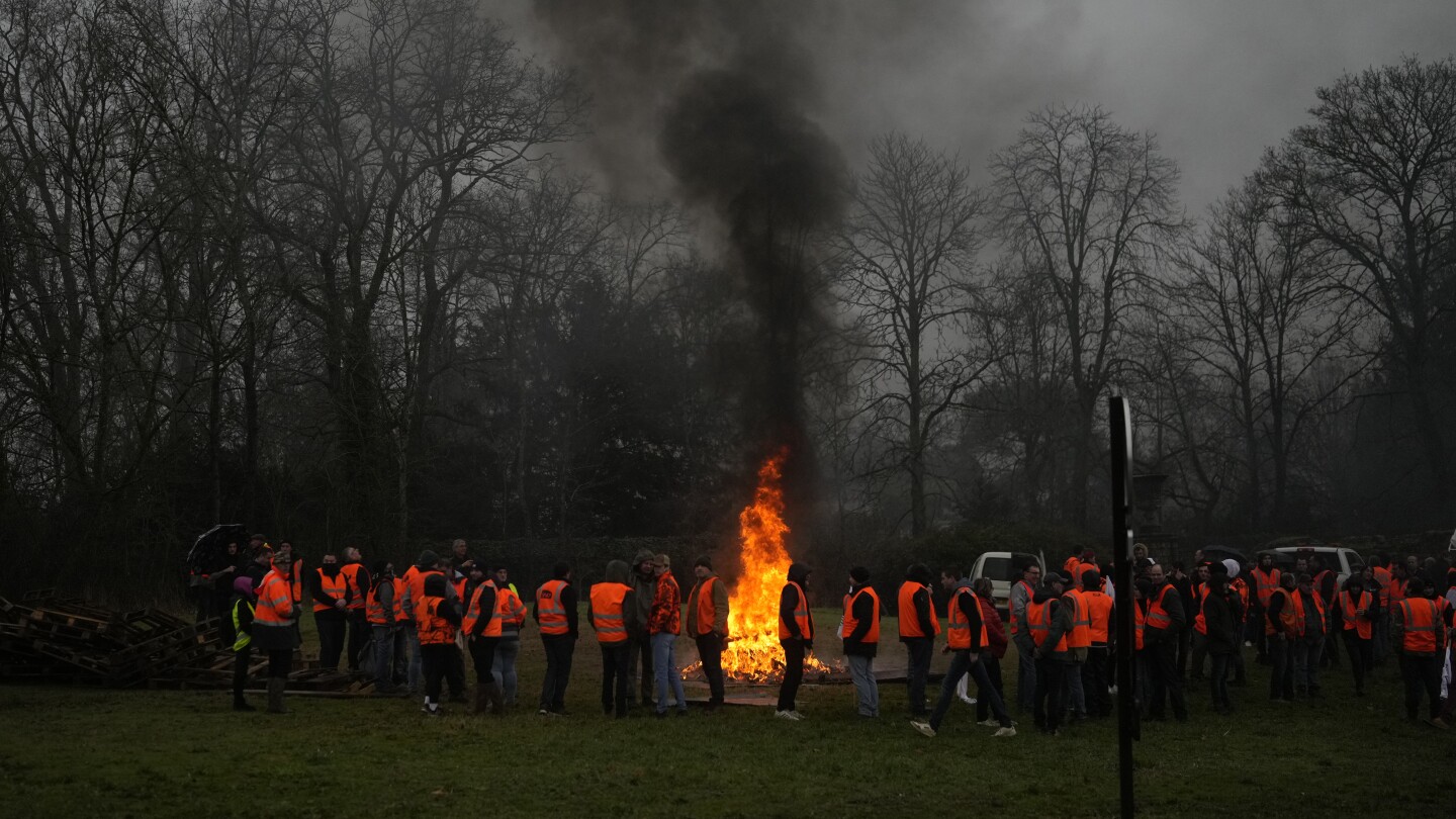 Protesting farmers heap pressure on new French prime minister ahead of hotly anticipated measures | AP News