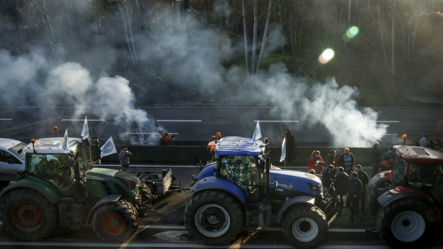 French farmers vow to continue protesting despite the government’s offer of concessions | AP News