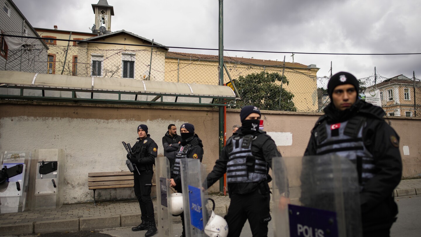 2 masked assailants attack a church in Istanbul and kill 1 person | AP News