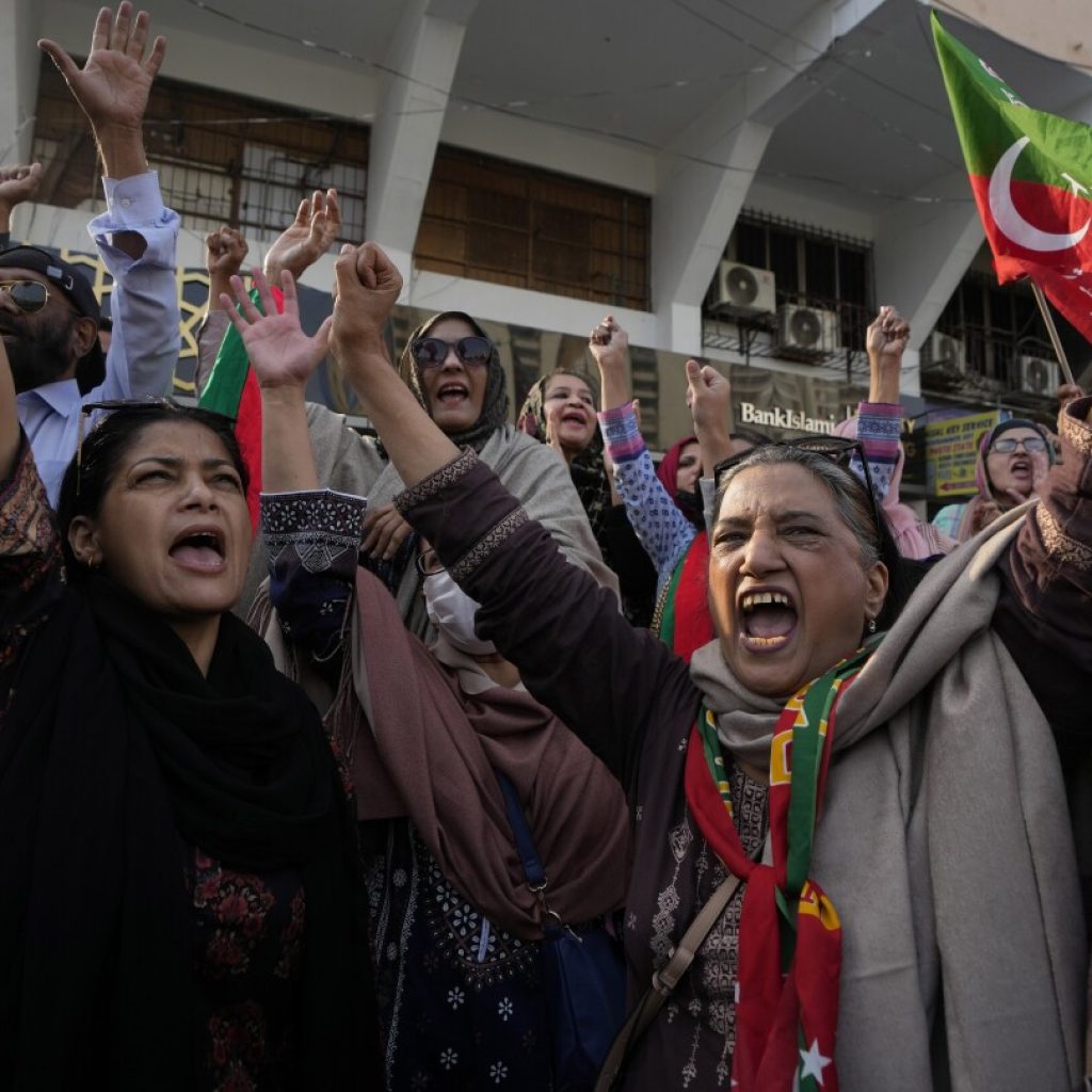 Pakistani police use tear gas to disperse pre-election rally by supporters of former leader Khan | AP News