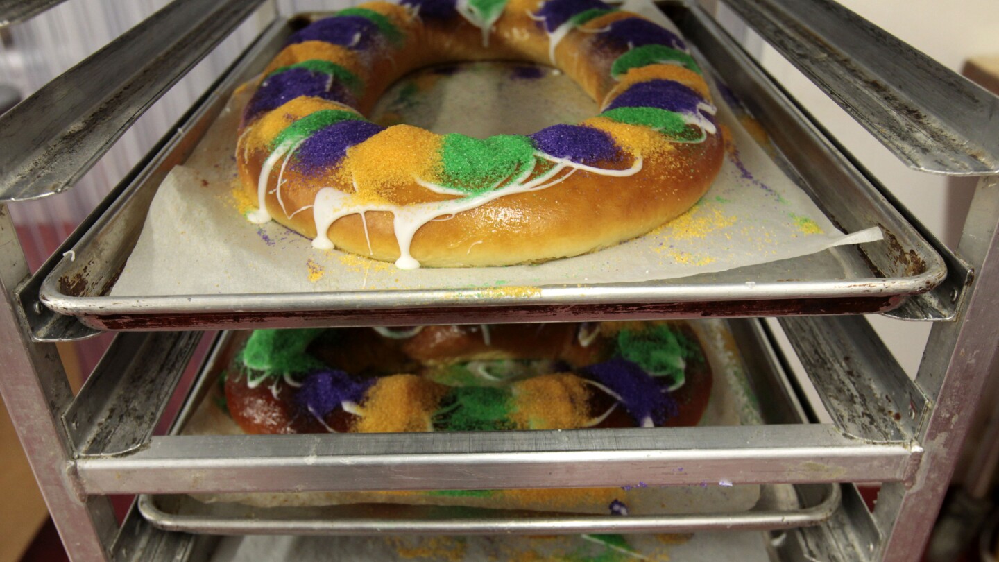 New Orleans thief steals 7 king cakes from bakery in a very Mardi Gras way | AP News