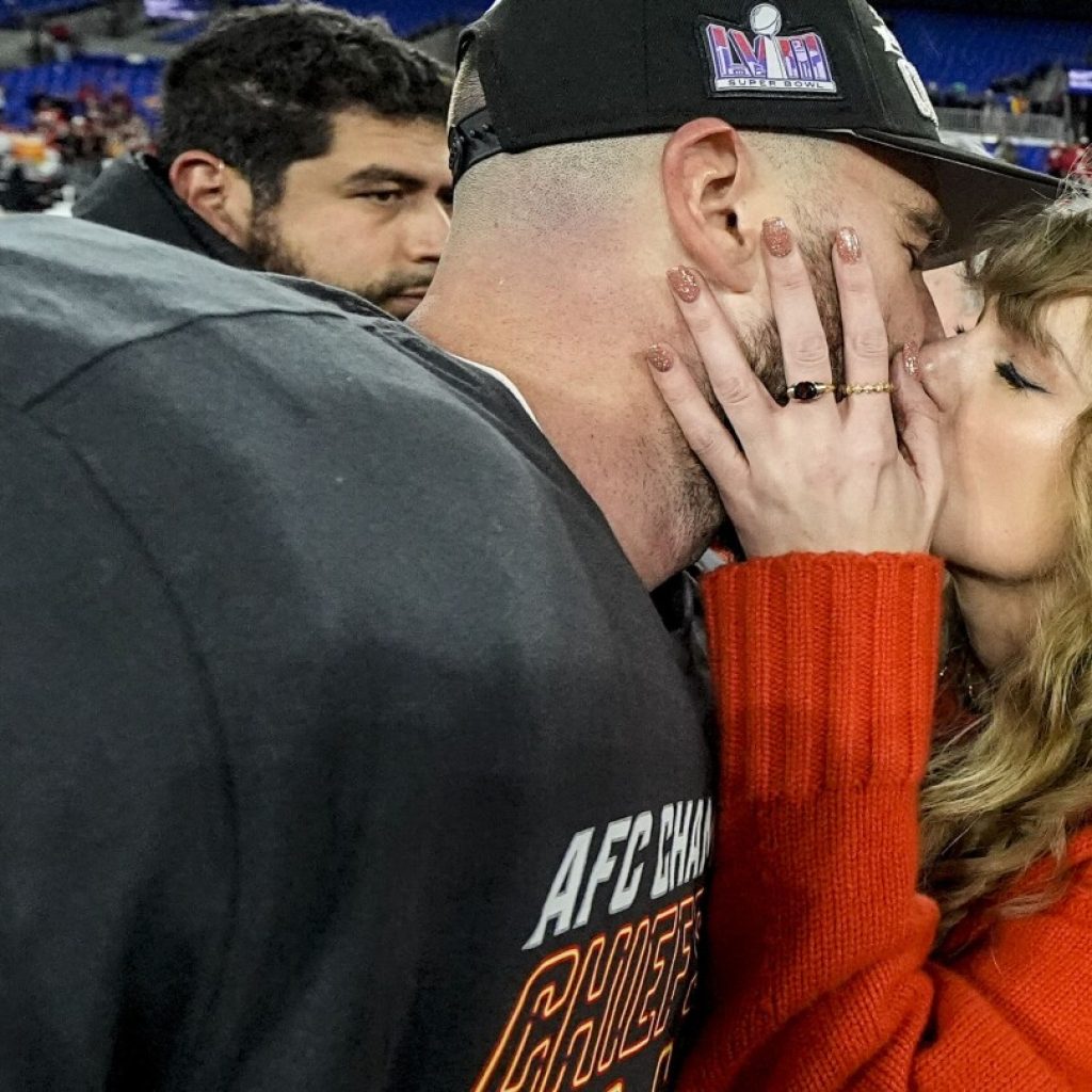 Taylor Swift greets Super Bowl-bound Travis Kelce with a kiss after Chiefs win the AFC title game | AP News