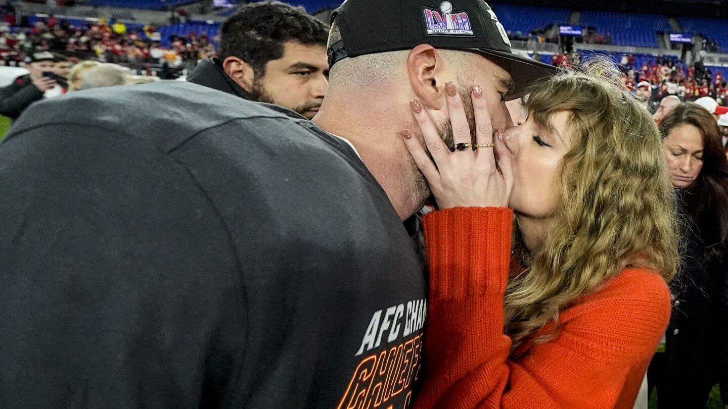 Taylor Swift greets Super Bowl-bound Travis Kelce with a kiss after Chiefs win the AFC title game | AP News