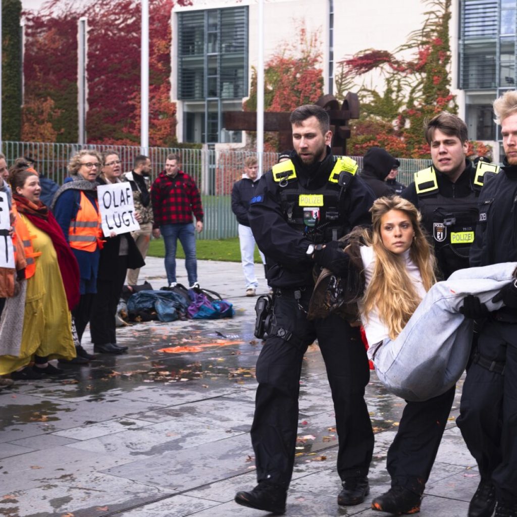 Climate activists in Germany to abandon gluing themselves to streets, employ new tactics | AP News