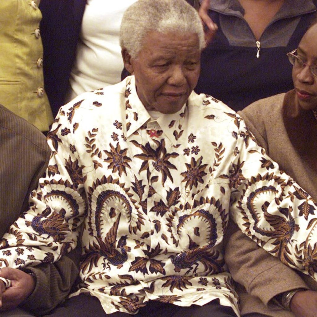 An auction of Nelson Mandela’s possessions is suspended as South Africa fights to keep them | AP News