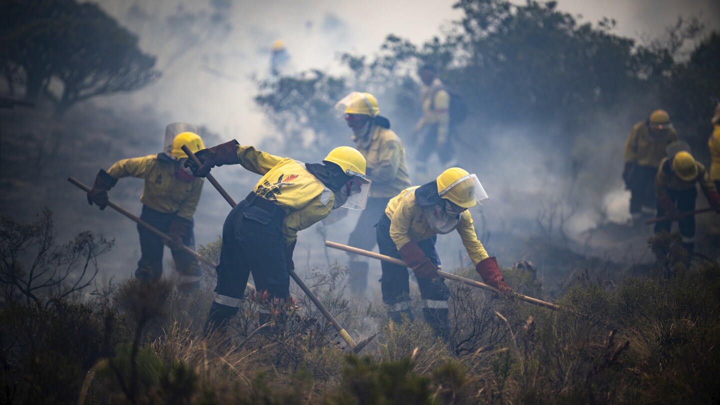 South Africa evacuates small coastal communities near Cape Town as wildfires burn out of control | AP News