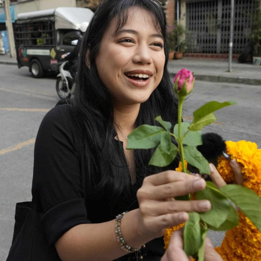 Thai activist gets two-year suspended prison sentence for 2021 remarks about monarchy | AP News