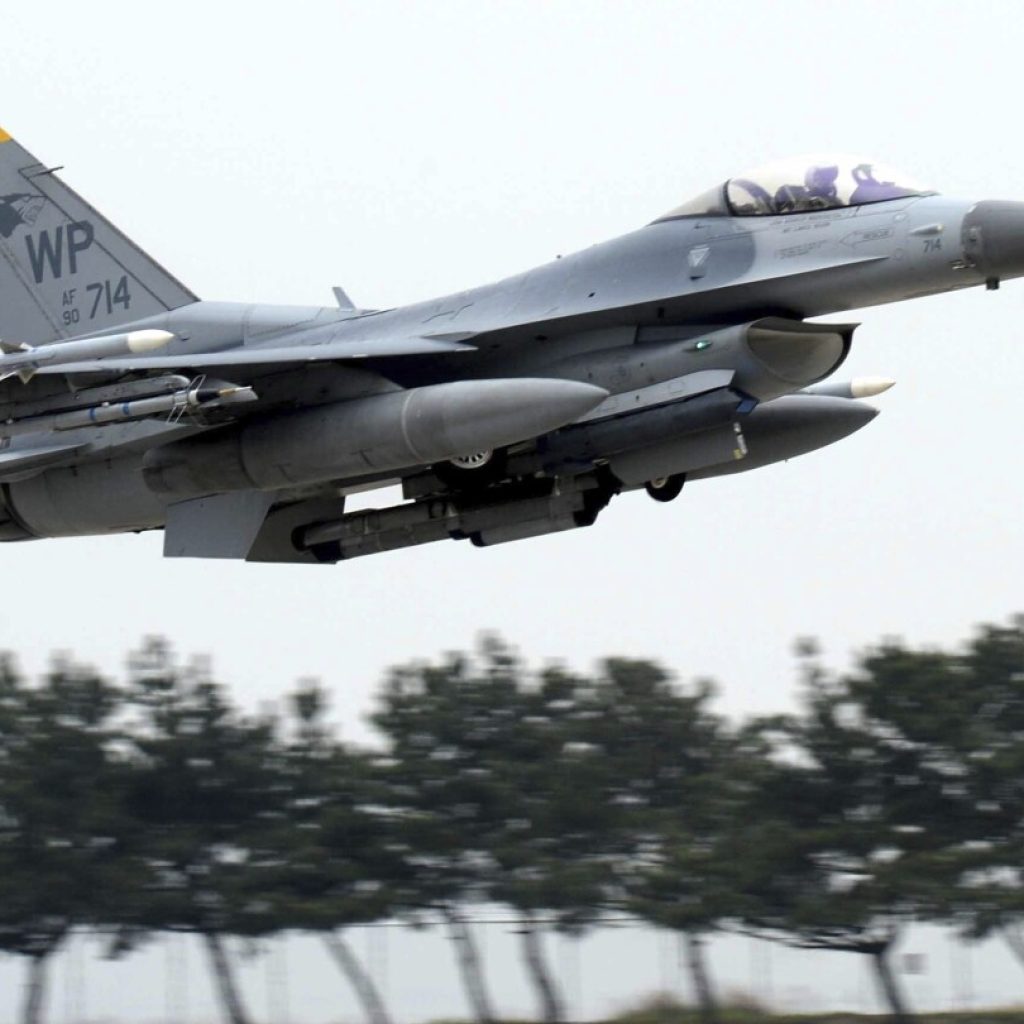 US F-16 fighter jet crashes off South Korea, pilot ejects safely | AP News