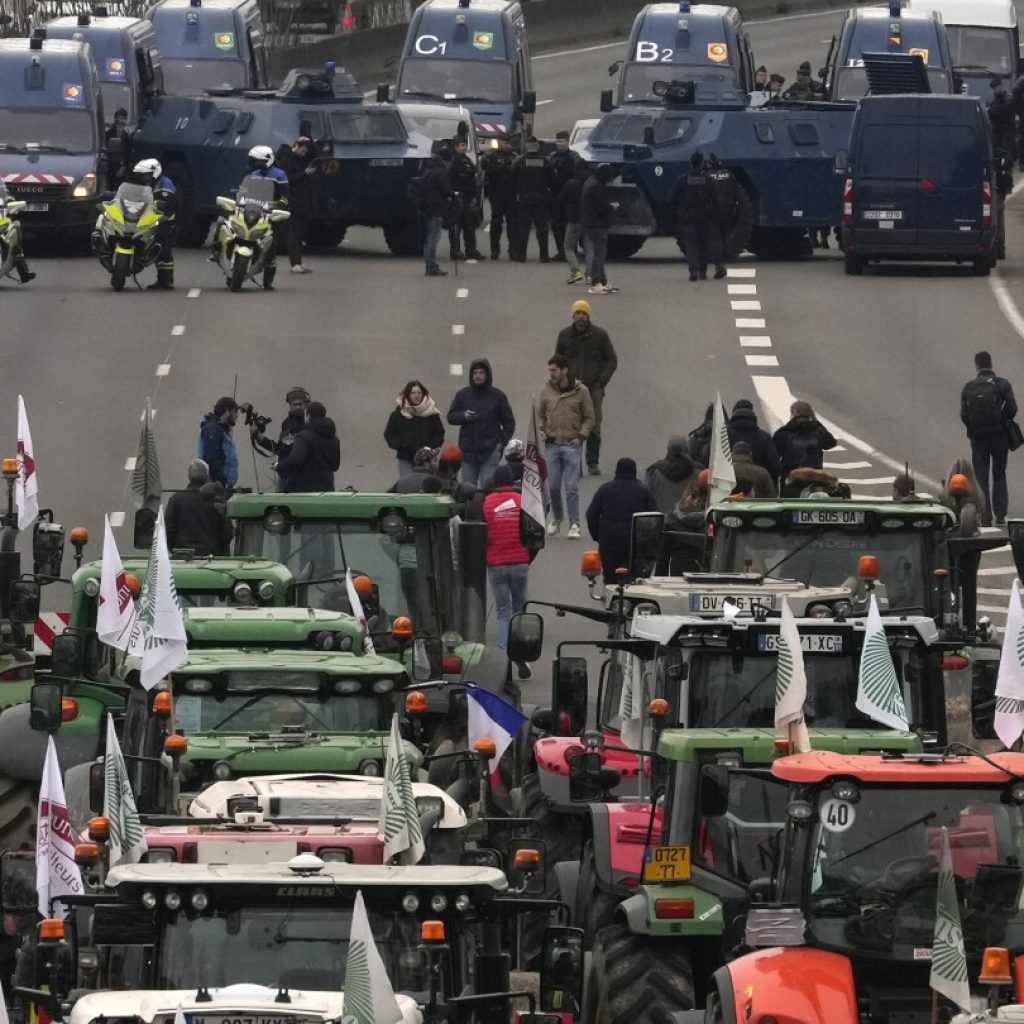 Traffic-blocking farmers now closing in on EU capital in a protest seeking better market conditions | AP News