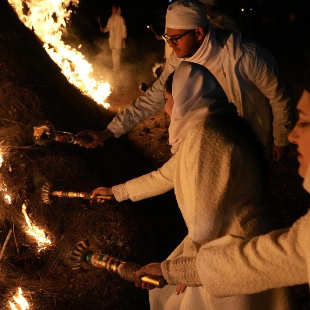 With bonfires and hope, Iran’s minority Zoroastrians celebrate Sadeh and the end of cold winter days | AP News