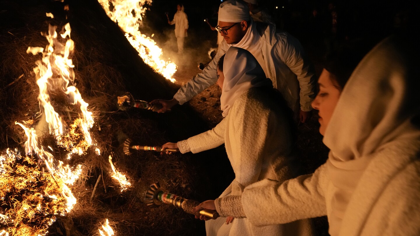 With bonfires and hope, Iran’s minority Zoroastrians celebrate Sadeh and the end of cold winter days | AP News