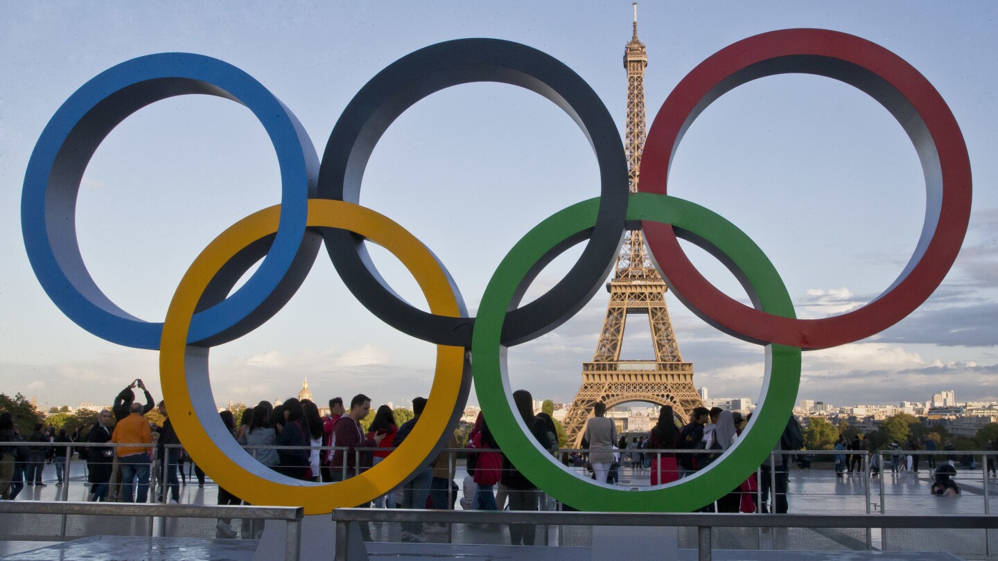 France downsizes Paris 2024 opening ceremony crowd to around 300,000 spectators | AP News