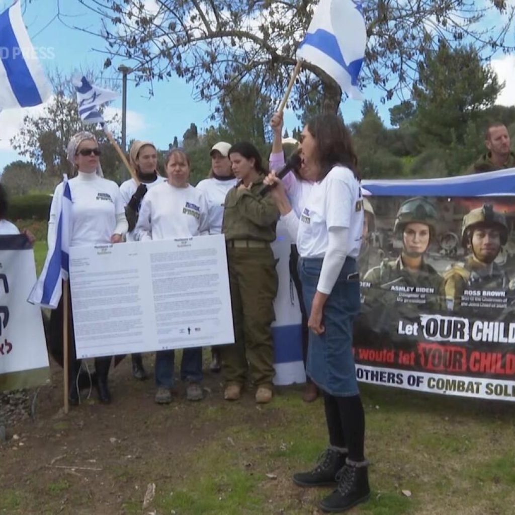 Mothers of Israeli soldiers call on Biden to stop humanitarian aid from entering Gaza | AP News