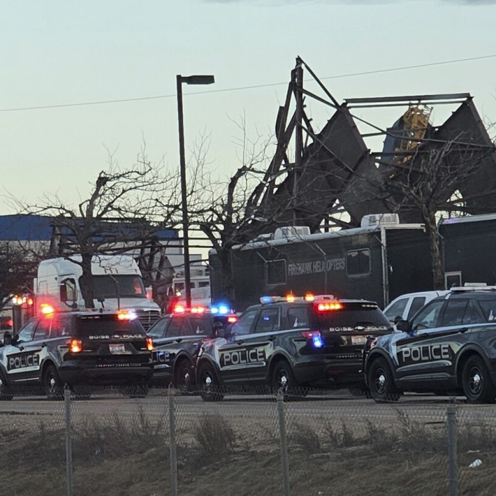 3 people killed and 9 injured in collapse of Boise, Idaho, airport hangar | AP News